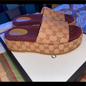 Womens Gucci Logo Slides